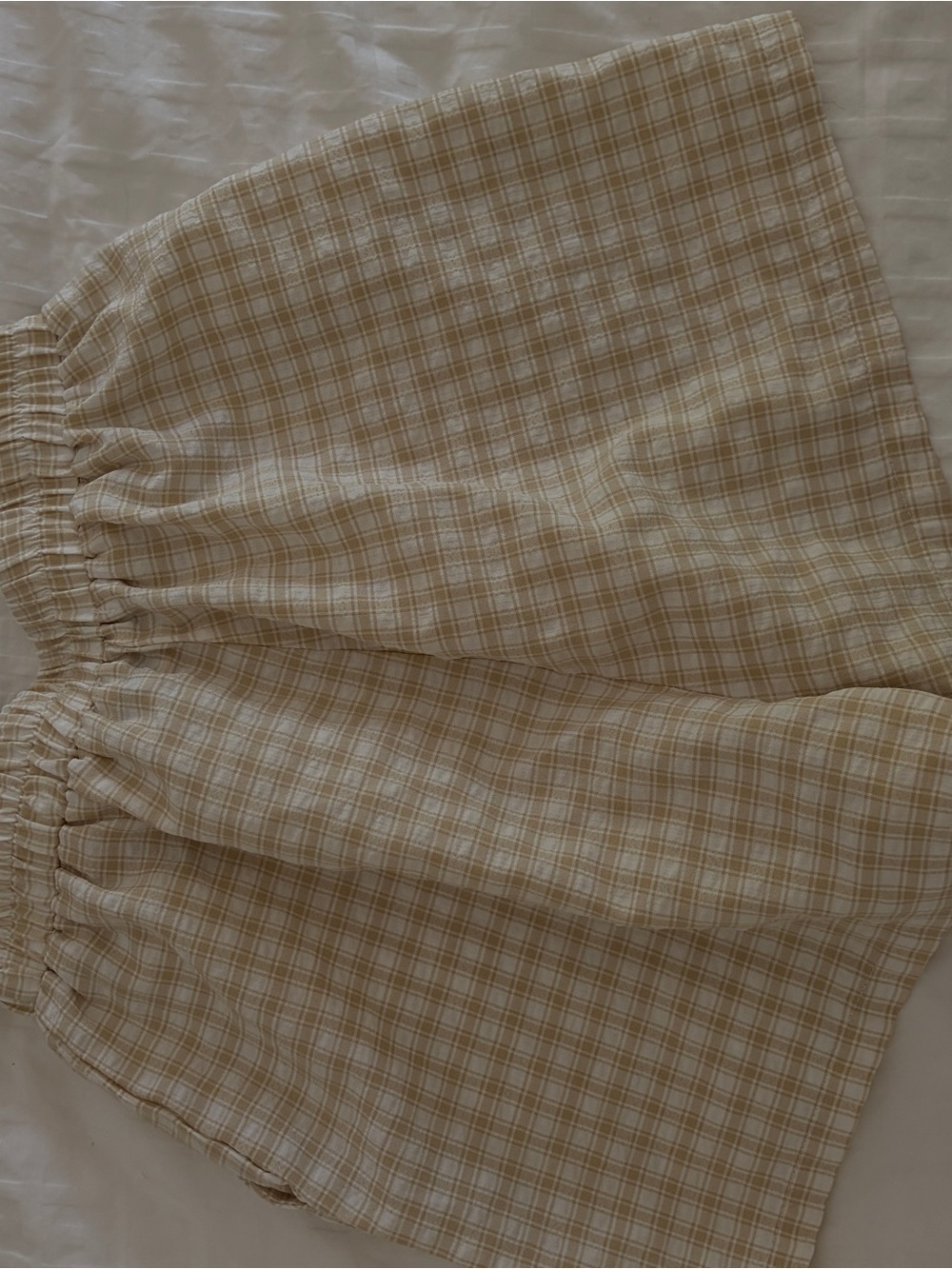 Lightweight Plaid Gingham Elastic-Waist Shorts in Light Beige - Picture 5 of 7